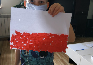 Flagę Polski wykonał Miłosz z grupy 7